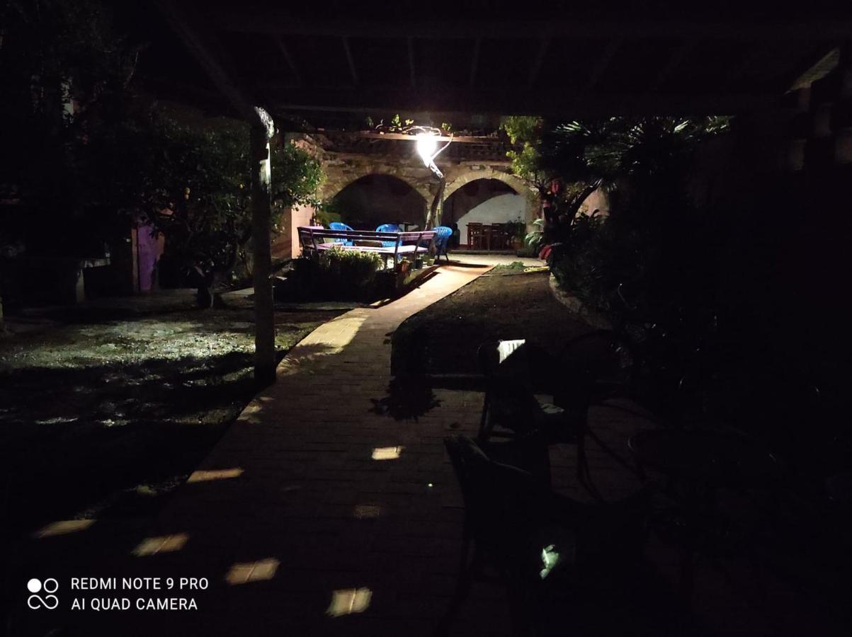 Agriturismo Il Melograno Riola Sardo Buitenkant foto