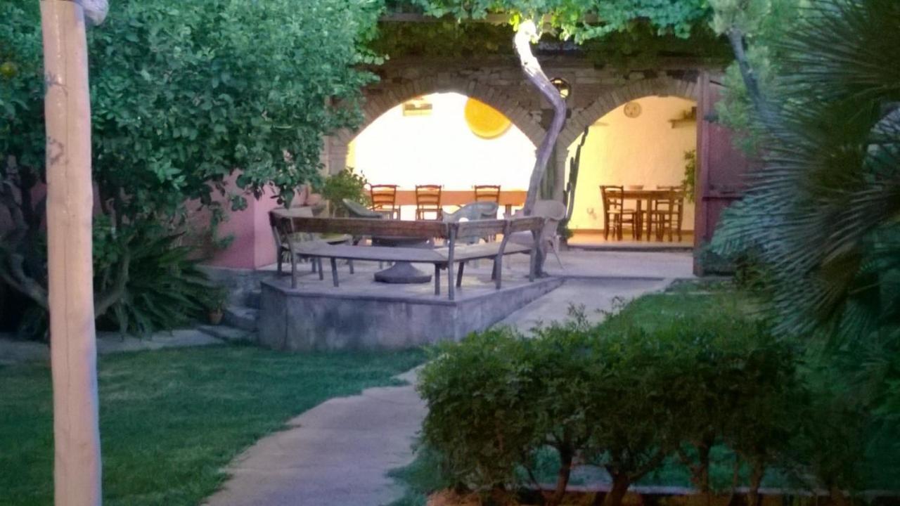 Agriturismo Il Melograno Riola Sardo Buitenkant foto